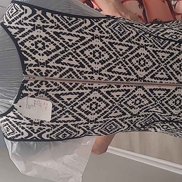 Dress - Picture 3 of 4